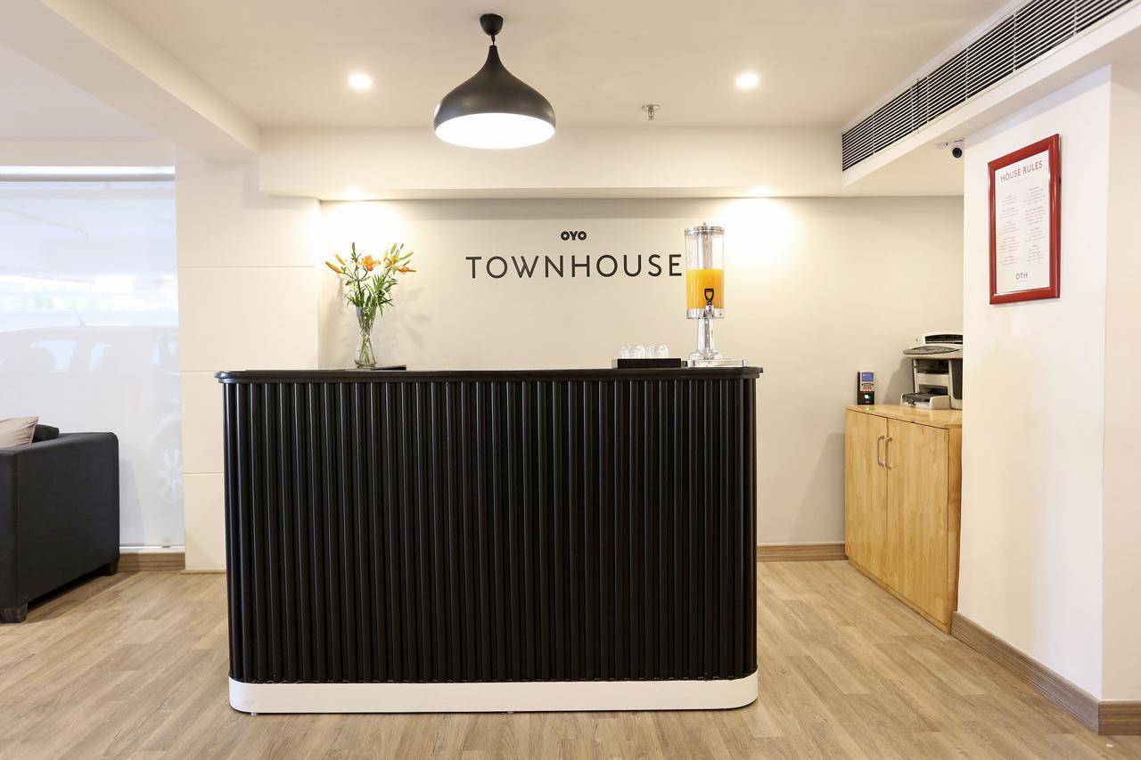 Oyo Townhouse 015 Lajpat Nagar Hotel New Delhi Exterior photo